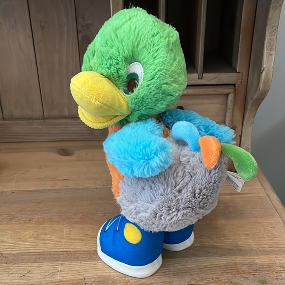 Hallmark Booty-Shakin’ Duck Plush Sings Dances “Shake Your Booty” 2016 - Picture 3 of 10